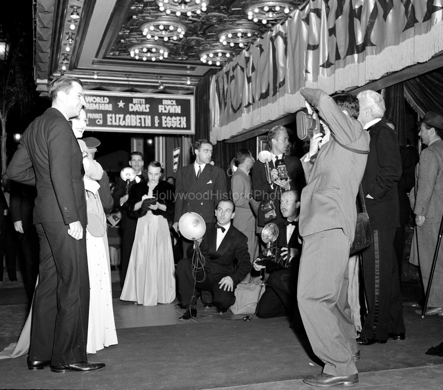 replace Warner Bros. Theatre 1939.jpg